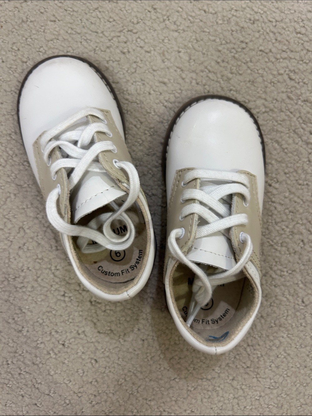 Footmates Saddle Oxford in White & Beige